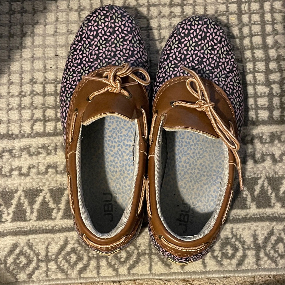 JBU women’s floral pattern garden ready duck shoes